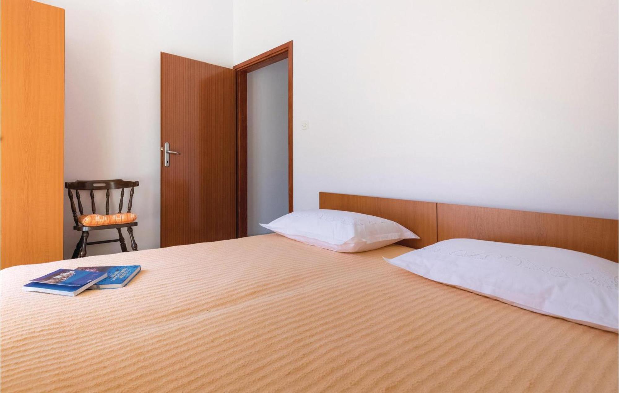 2 Bedroom Lovely Apartment In Komarna Klek Exteriér fotografie