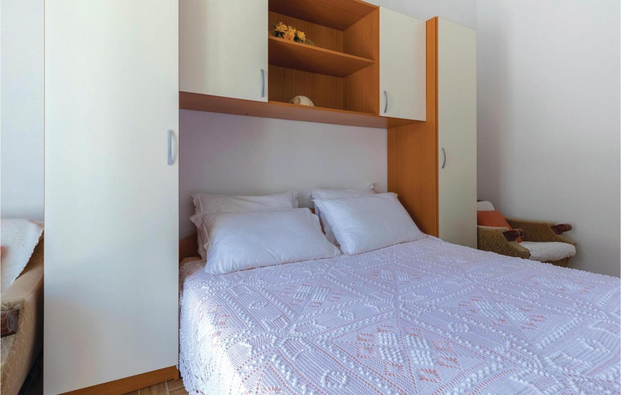 2 Bedroom Lovely Apartment In Komarna Klek Exteriér fotografie